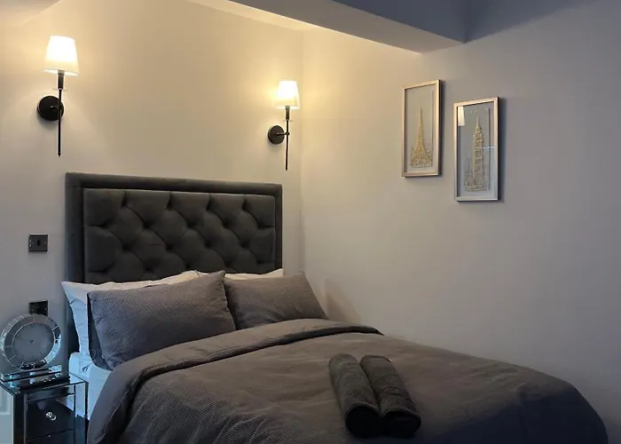 Beautiful Entire Flat In London
